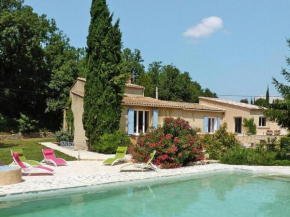 holiday home in Puyméras with garden